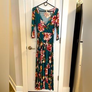 Gorgeous Hello MIZ teal maternity maxi dress with floral print. Size Medium.